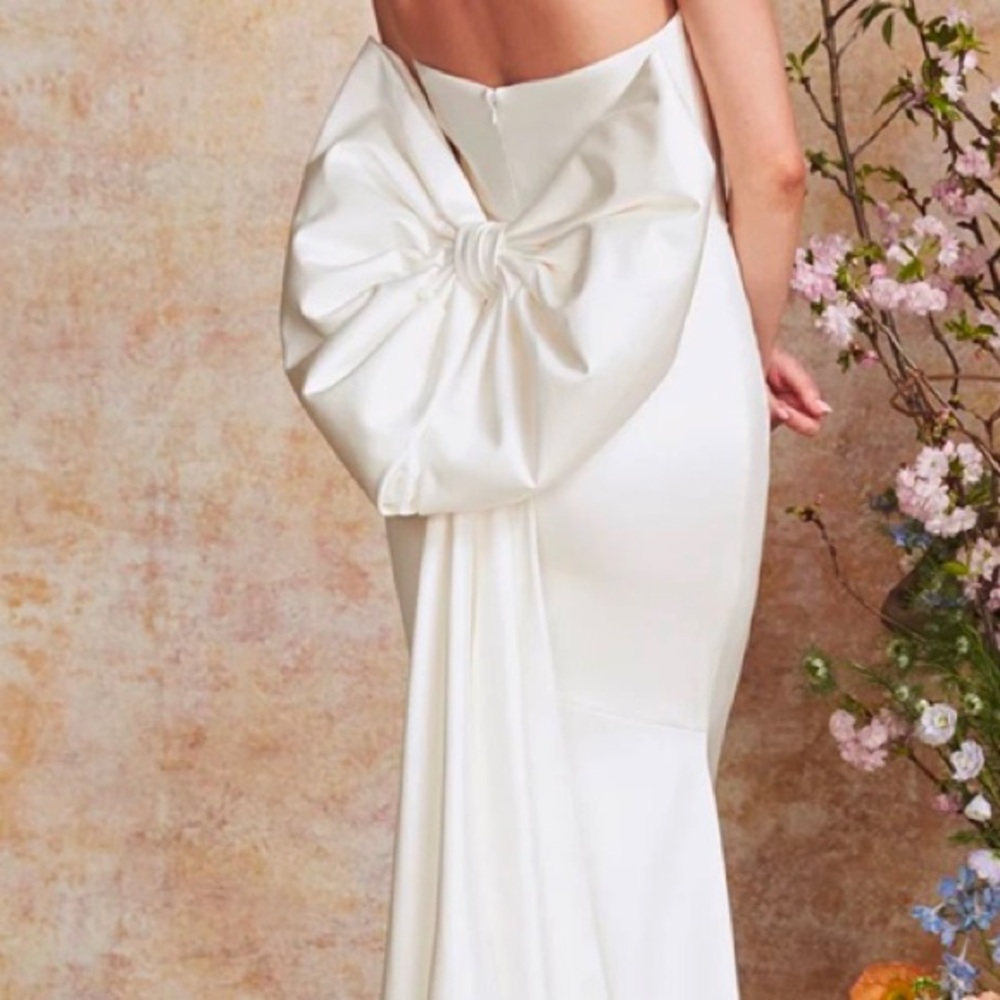Wedding dress bow